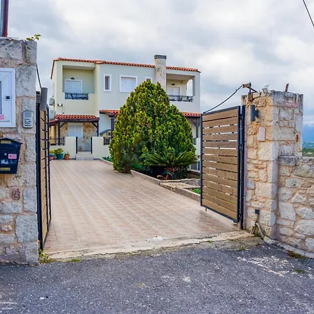 Relaxing Family Maisonette With Yard