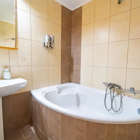 Apartament Relaxing Family Maisonette With Yard *