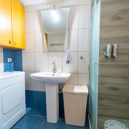 Apartament Relaxing Family Maisonette With Yard *