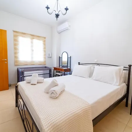 Relaxing Family Maisonette With Yard
